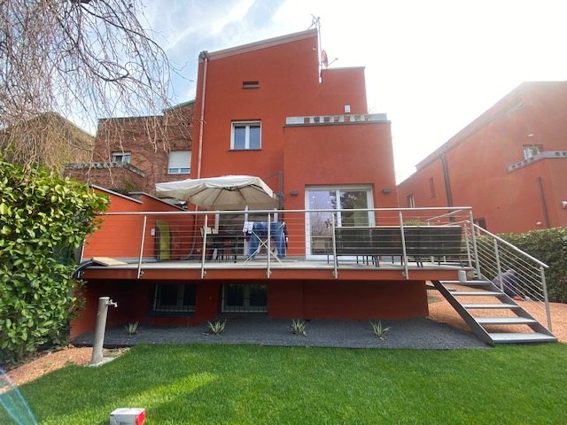 Villa con mansarda e piano cantinato - foto 1