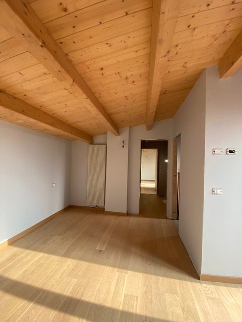 Villa con mansarda e piano cantinato - foto 2